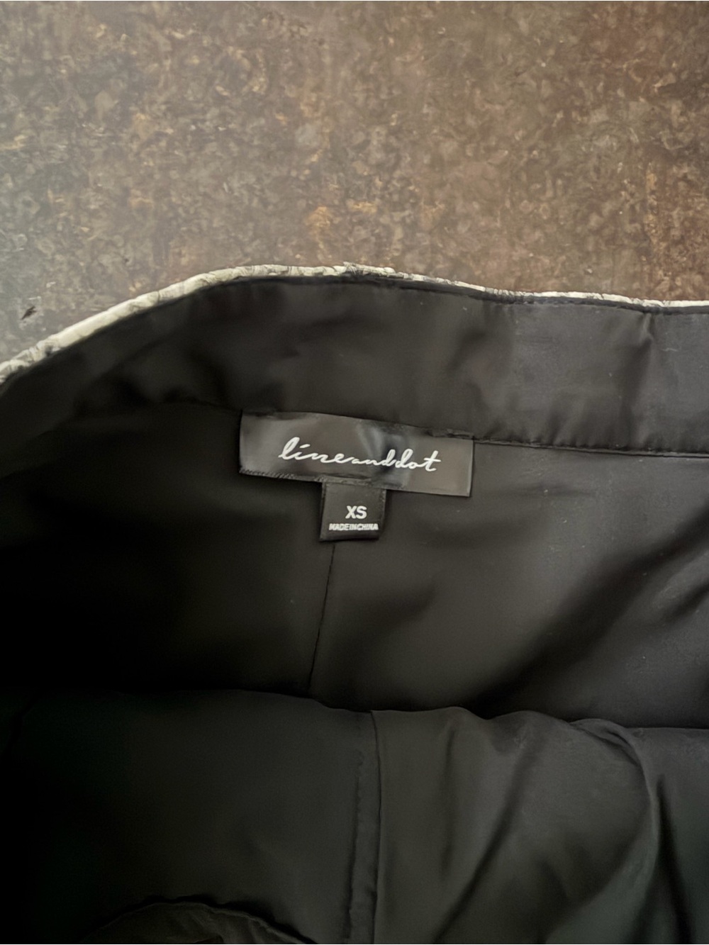 BRAND NEW Line & Dot Python Short - Picture 2 of 5